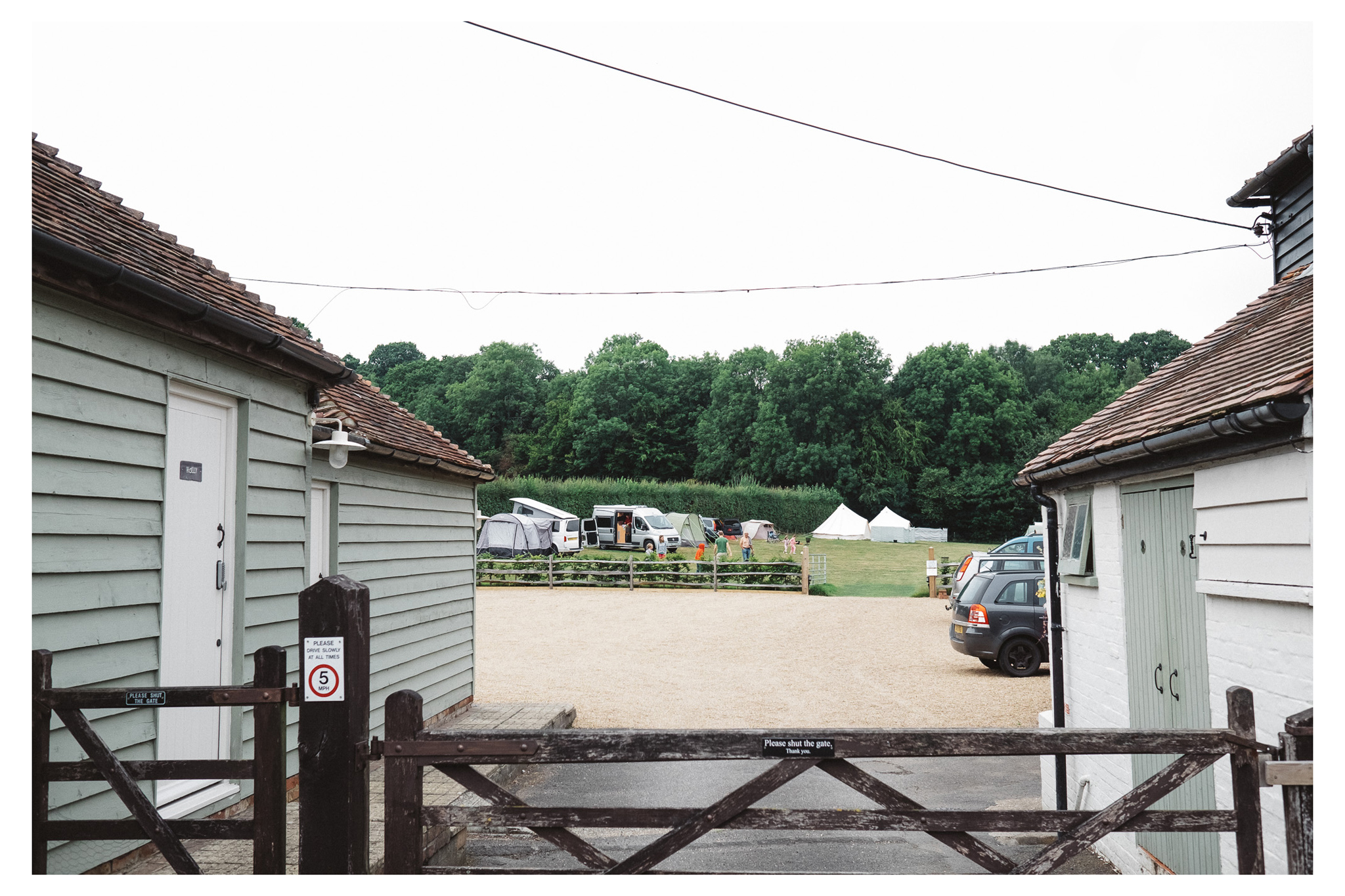 Hares and Hounds is a modest but practical campsite in Rye, Sussex. The area has a lot to offer and the campsite has everything you need for a gorgeous experience. 