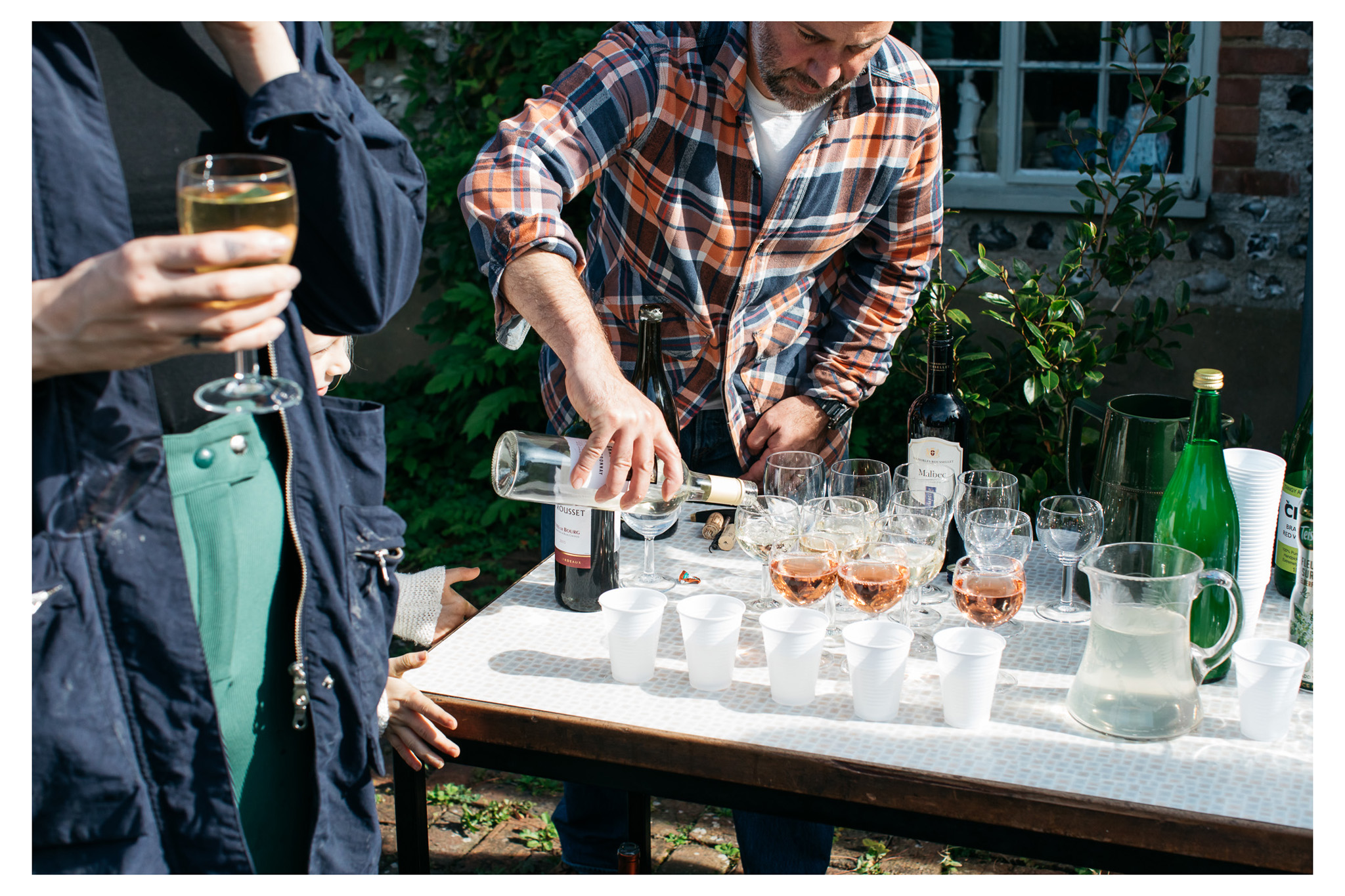 A traditional English wine harvest with lunch at Breaky Bottom near Lewes, East Sussex. A great way to get involved with your local food and wine community. Retr-eat is a food and lifestyle blog based in Sussex with a focus on local producers written and photographed by food photographer Emma Croman. 