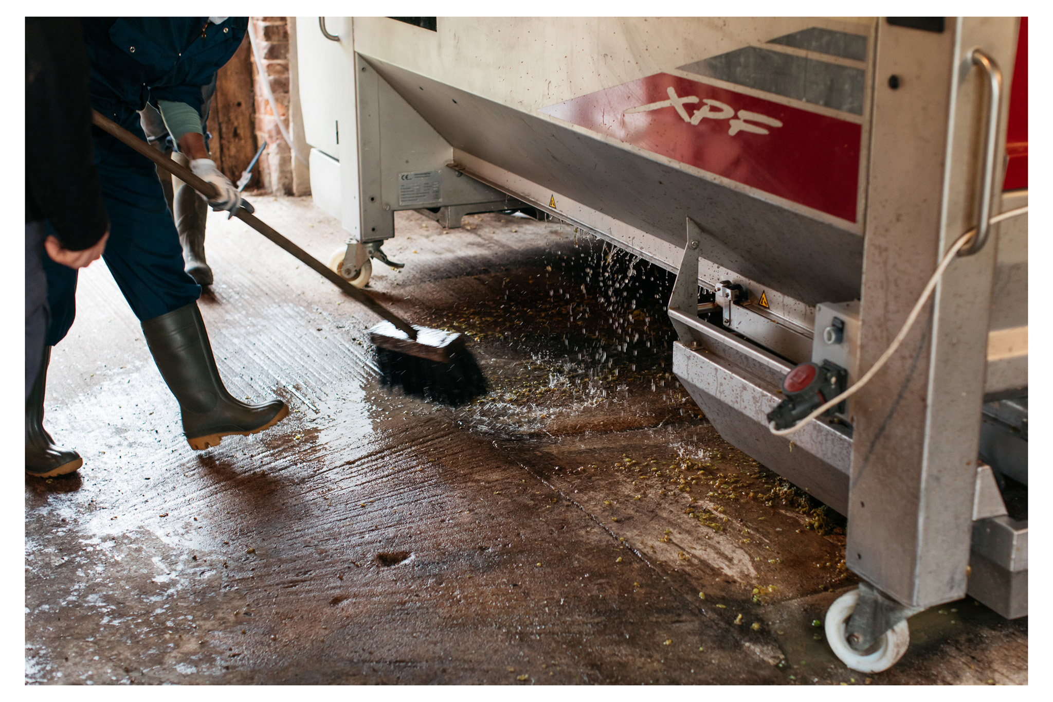 A traditional English wine harvest with lunch at Breaky Bottom near Lewes, East Sussex. A great way to get involved with your local food and wine community. Retr-eat is a food and lifestyle blog based in Sussex with a focus on local producers written and photographed by food photographer Emma Croman. 