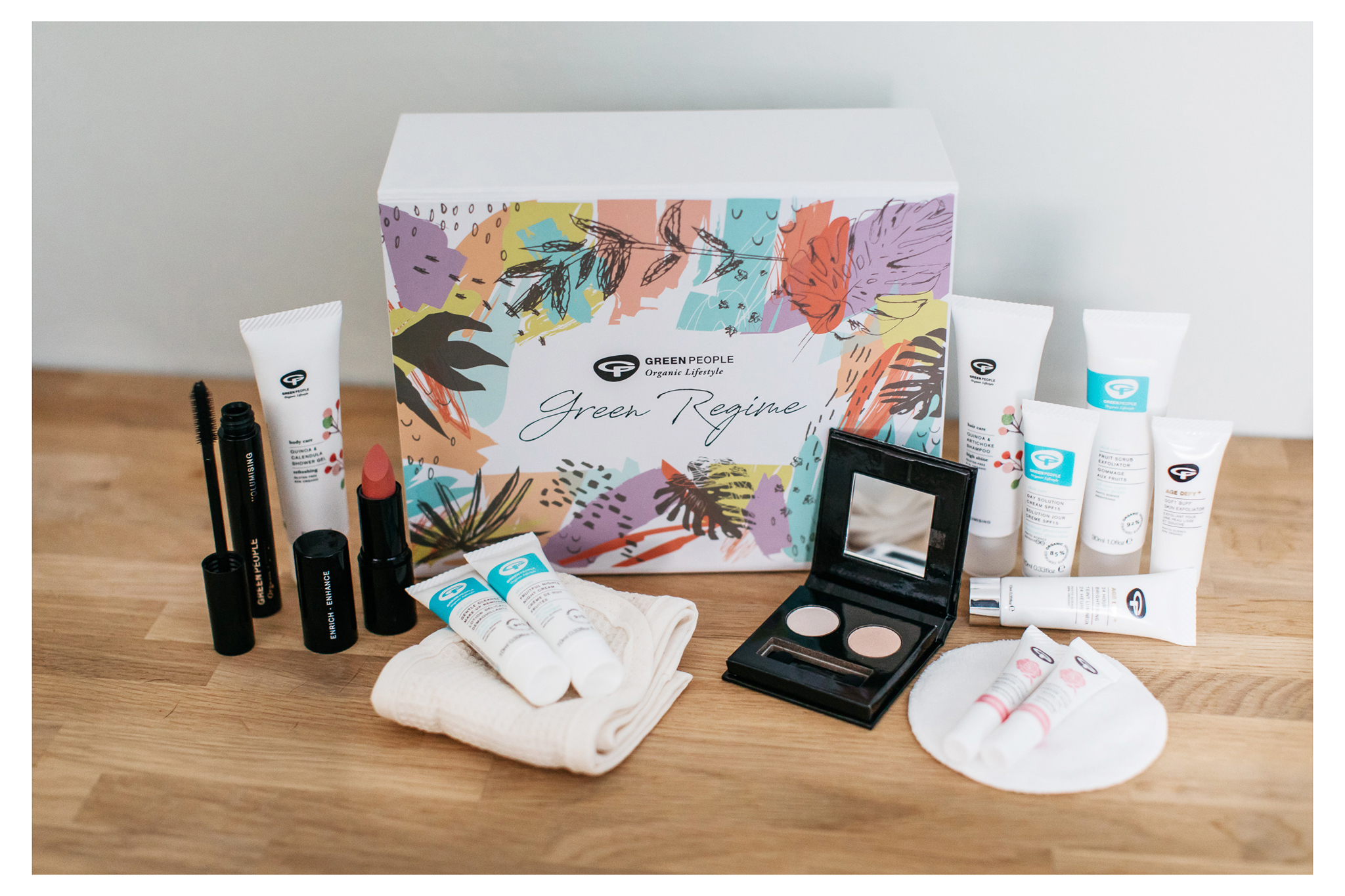 The Green People Green Regime advent calendar box is a great way to try new natural, organic and cruelty free skincare to find out what works for you. Retr~eat blog.