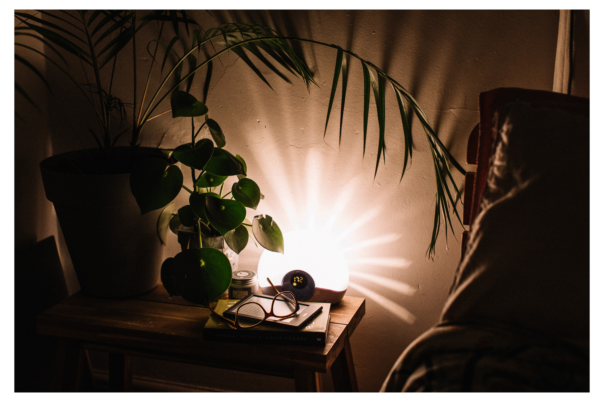 Just 6 minutes of reading before sleep is shown to reduce stress by a whopping 2/3rds. Retr~eat blog.