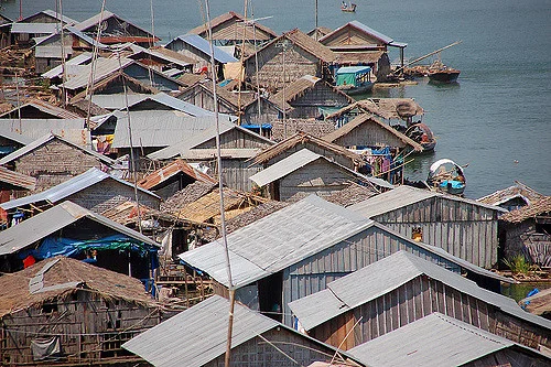 Kompong Cham - Floating Village, CortoMaltese_1999 , CC BY 2.0