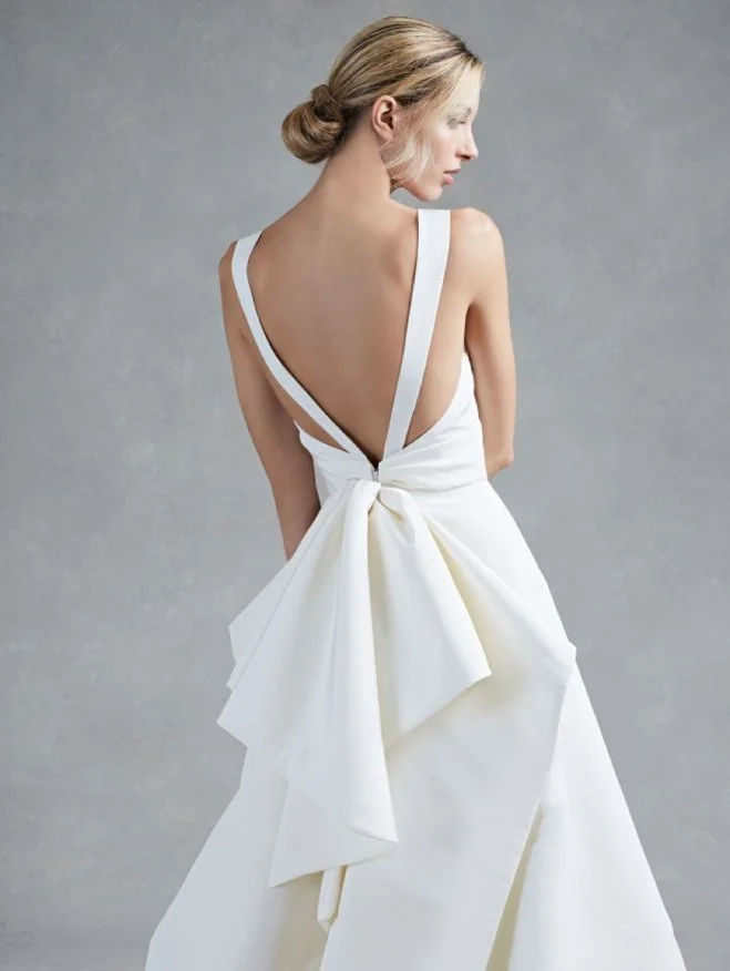 Image via Wisconsin Bridal | Dress by Oscar de la Renta Spring 2017