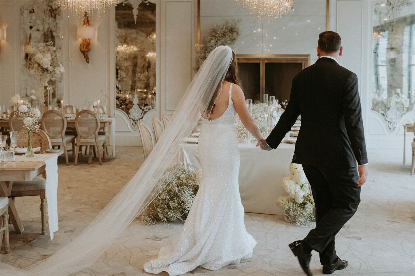 Nothing like a good room reveal 

Photos @scarletoneill 
Florist @floret.dundaswest 
Venue @elora_mill 
Rentals @simplybeautifuldecor 

#stylishwedding&nbsp;#wedding&nbsp;#weddingday&nbsp;#weddingphotography&nbsp;#topweddingphotography&nbsp;#bridal&n