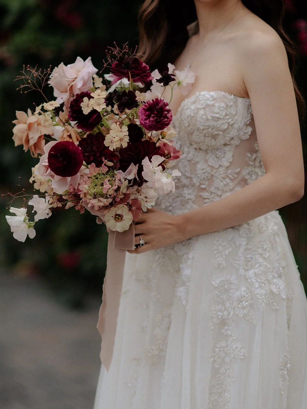 fully committed to the whimsy ✨

Planning and design @clementandcoevents 
Photos @daringwanderer 
Florist @huntandgatherfloral 
Rentals @simplybeautifuldecor 
Cocktails @barchef 
Cake @finespuncakess 

#torontowedding
#tablescape #weddingcentrepiece 