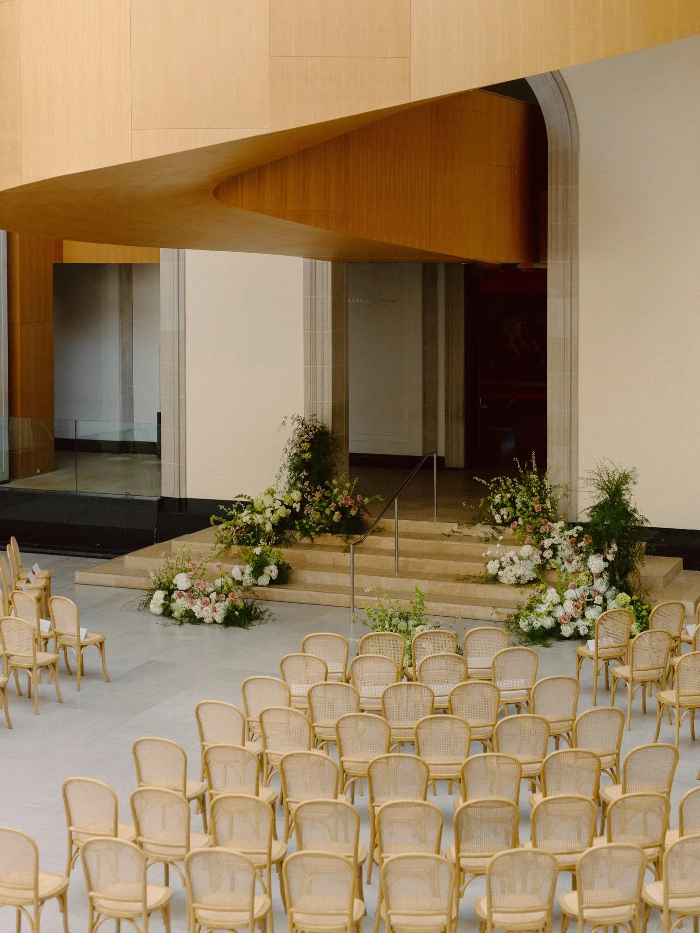 Ceremony flower art with @blushandbloom 

Planning and design @clementandcoevents 
Photos @innayas 
Venue @ago_events @agotoronto 

#ago #torontoweddingplanner #torontoweddings