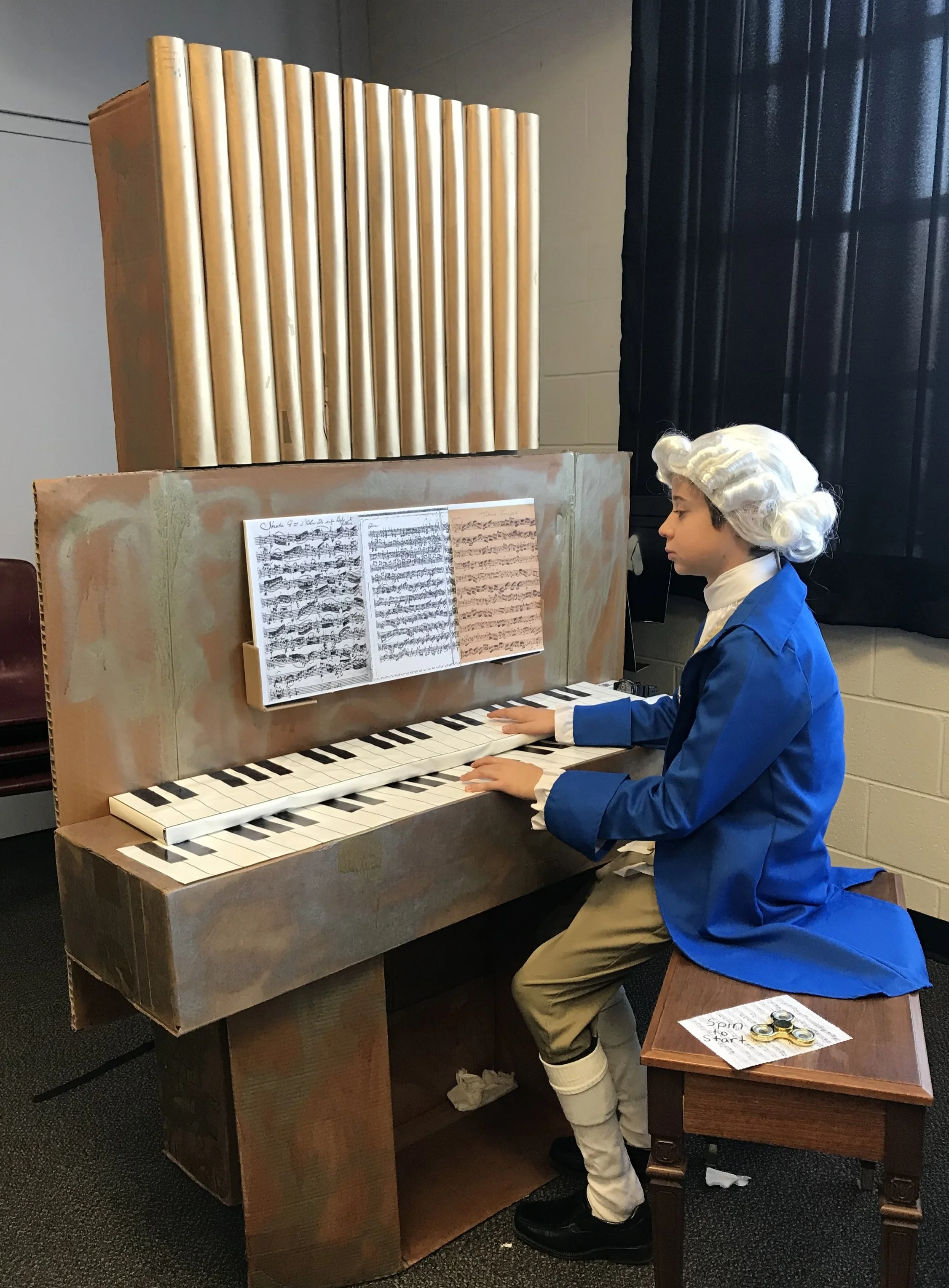 Lucas Barbosa, as Johann Sebastian Bach, took third place.
