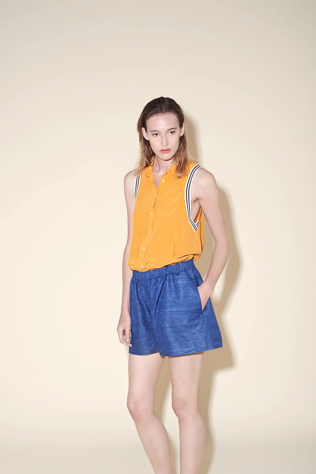 SSleeveless blouse silk crepe orange– Short woven silk blue