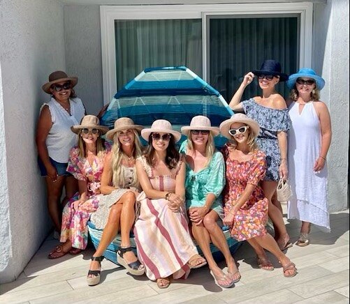 ☀️𝑠𝑢𝑚𝑚𝑒𝑟 𝑠𝑜𝑖𝑟𝑒𝑒 ☀️

What a fun way to kick off the weekend - spending time with these ladies! 

@bendtobreak @yanagildemontes @xo.rachelpitzel @jenjonesx4 @barkeyfamilysuperseven @soireebyria @liveloveworks 

Thank you for joining me for 