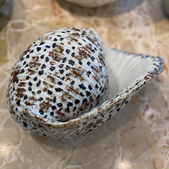 Vintage ceramic shell 😍 A real beauty!
&mdash;
#interiorstyling #decorativeobjects #vintagefinds @decorativefair