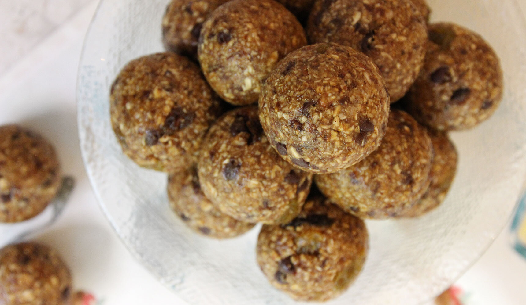 PUMPKIN SPICE CHOCOLATE CHIP ENERGY BALLS