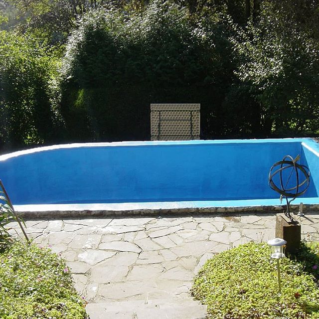 Ihr eigener Swimming Pool kann durch eine Umrandung mit Natursteinen zu einem mediterranen Hingucker werden.
.
.
.
.
.
.
#teichbau #gartenfreude #schwimmen #swimmingpool #schwimmbecken #schwimmbad #schwimmteich #schwimmpflanzen #baustelle #handwerk #