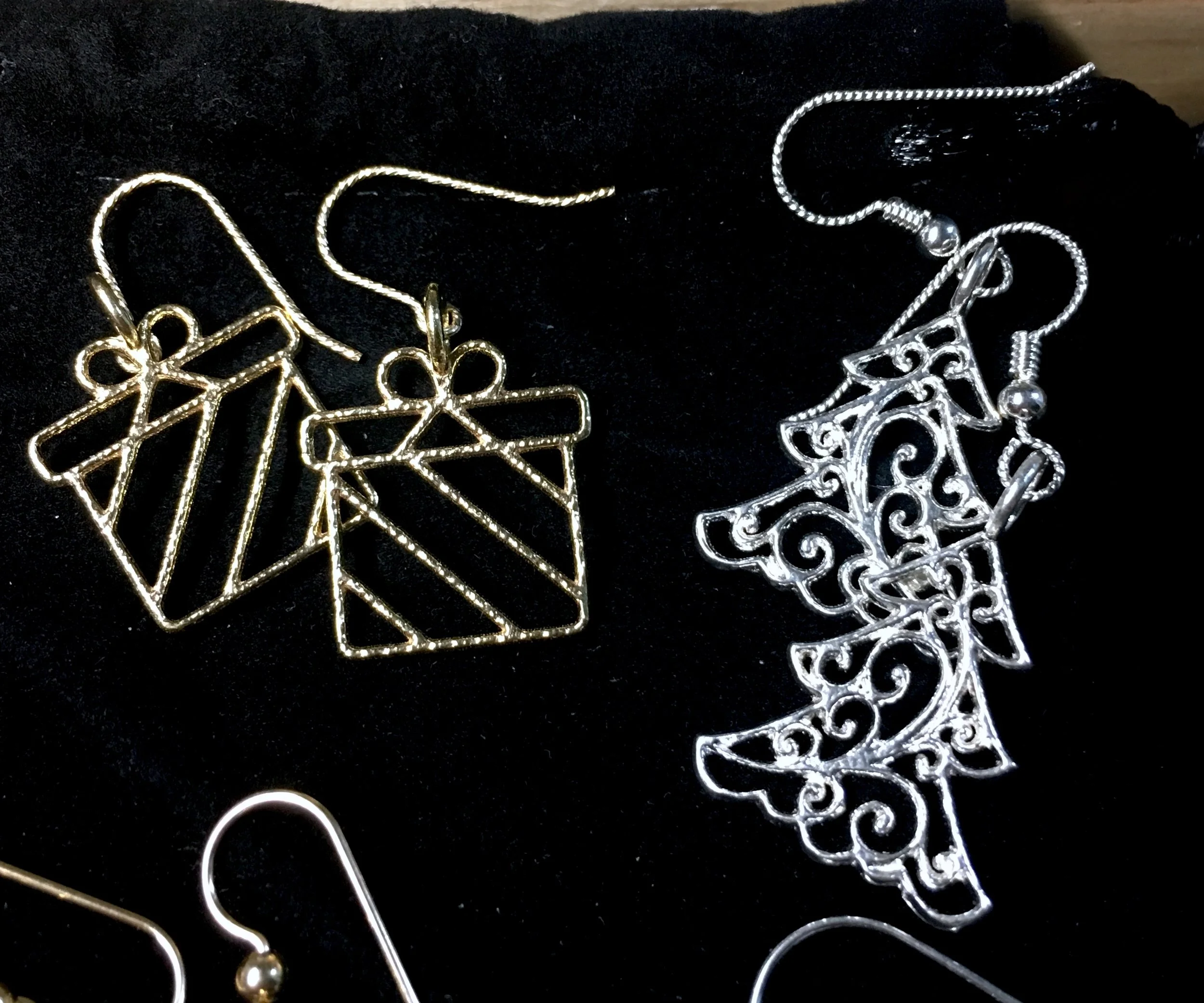 Christmas earrings-2.jpg