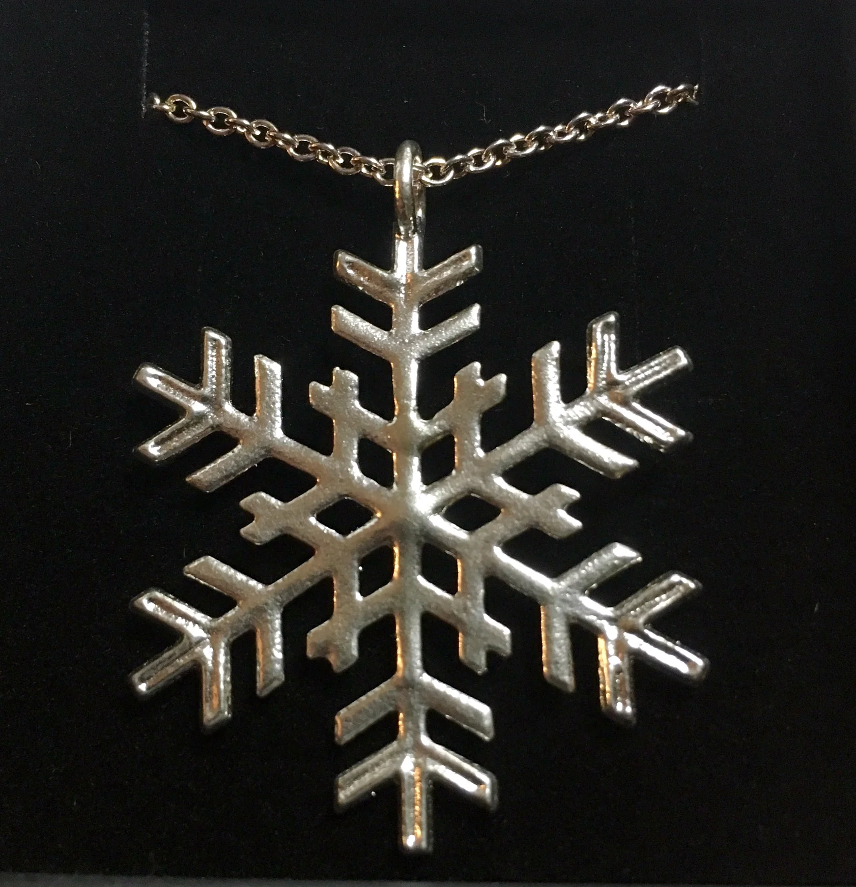 Snowflake pendant2.jpg