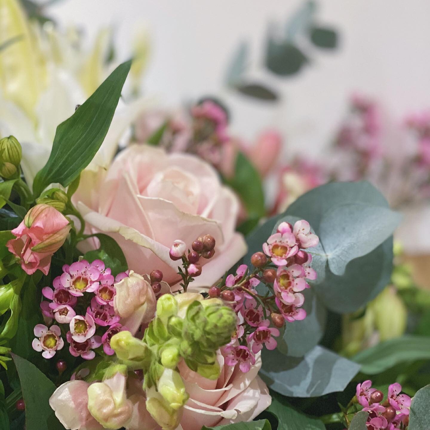 Last orders for Mother&rsquo;s Day bouquets! 🌸⁣
⁣
Get in touch if you would like to order a bunch for a lovely mum in your life. Order books will be closed tomorrow morning so don&rsquo;t delay if you&rsquo;ve been thinking about treating her! 💗⁣