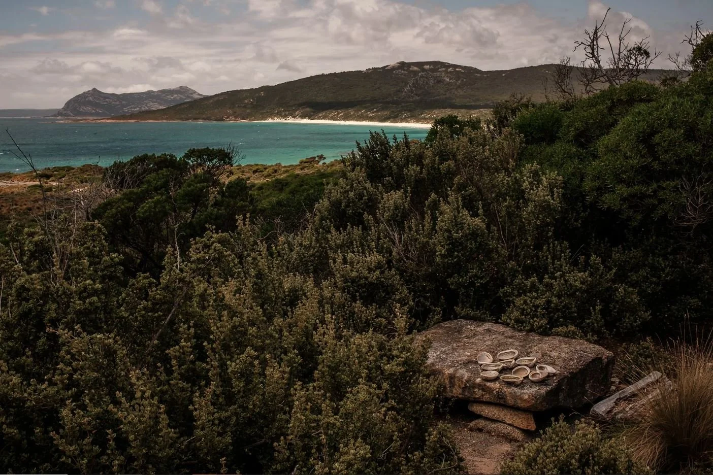STONES IN THE STRAIT: THE FLINDERS WAY OF LIFE DOESN’T INVOLVE FISH FARMS