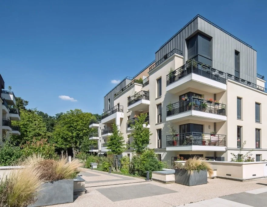 francosuissebatiment low-rise balconies courtyard