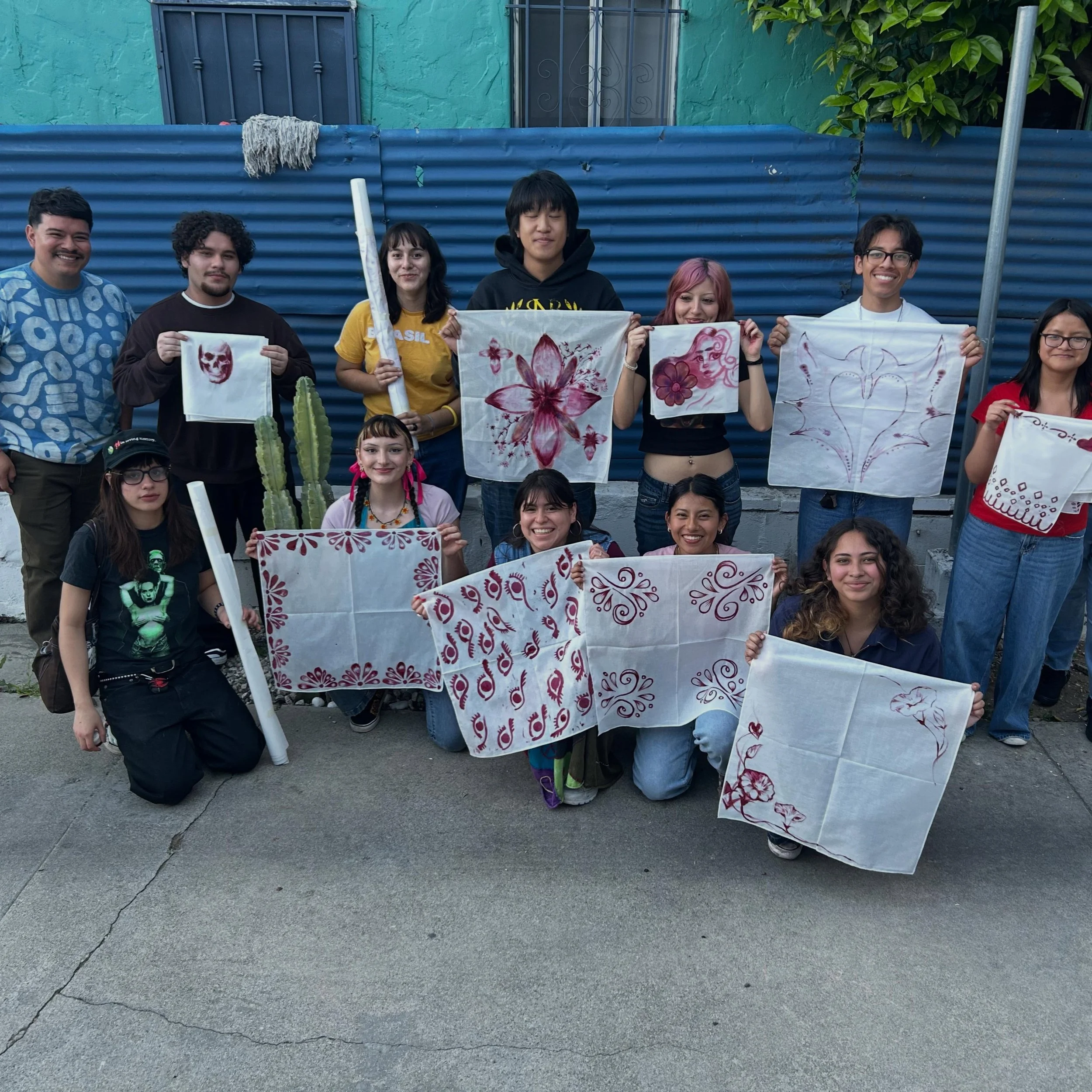 Artist Cayetano Talvera (@hechobycaye )  led a &ldquo;Natural Dyes&rdquo; workshop for SHG&rsquo;s 2025-2026 Youth Committee members this spring.
🖊🌵❤️🎨

In this class, our Youth Committee explored the pH sensitivity of cochineal, shifting its dye 