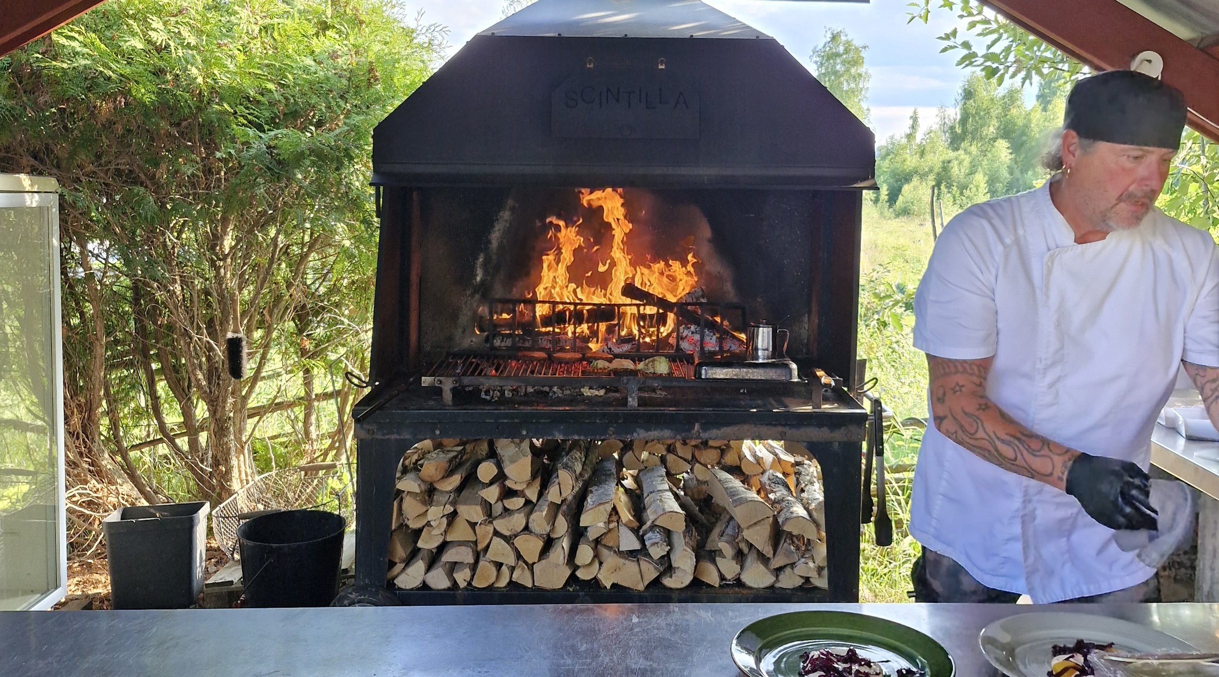 Mats i köket long.jpg