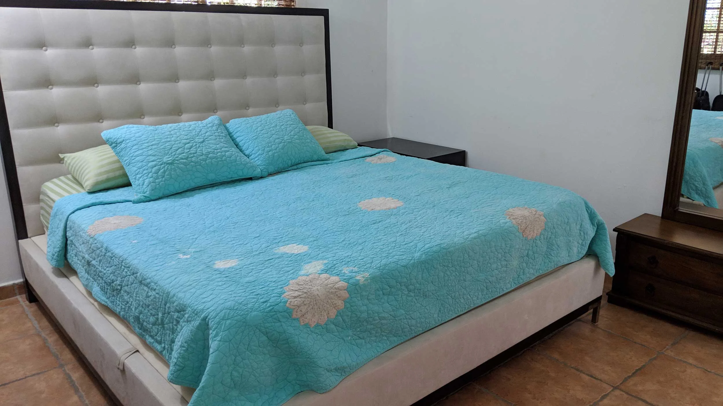bedroom02.jpg