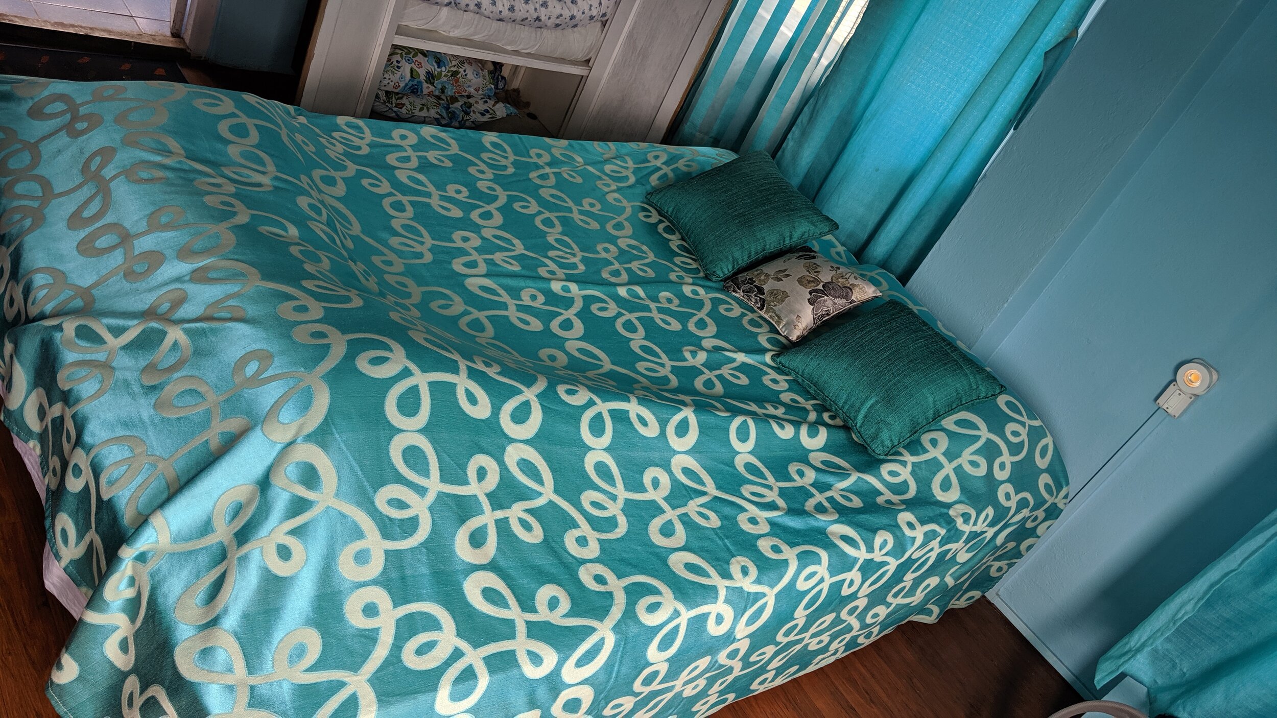 bedroom1.jpg