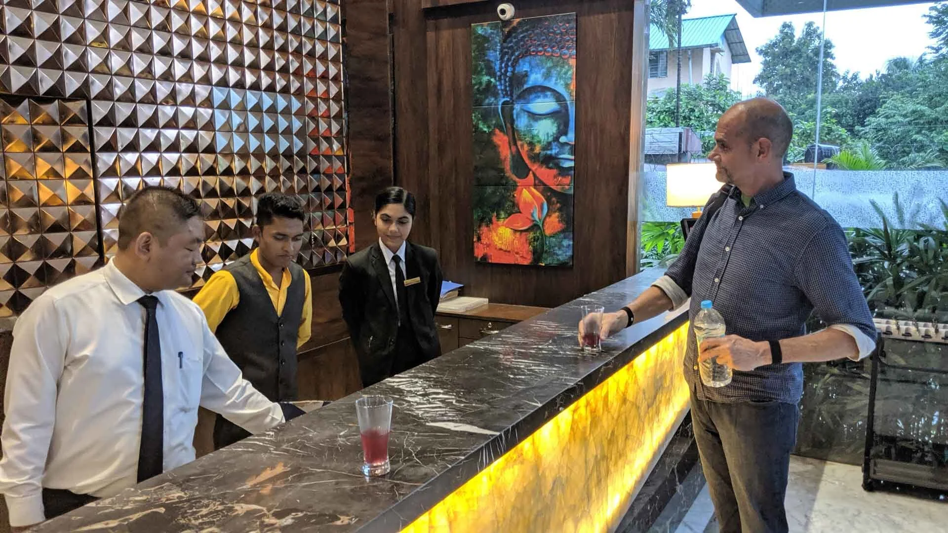 frontdesk1.jpg