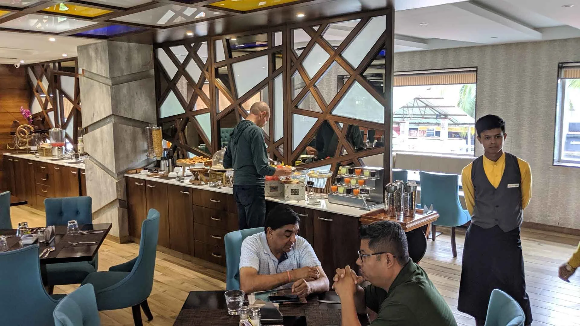 dining1.jpg