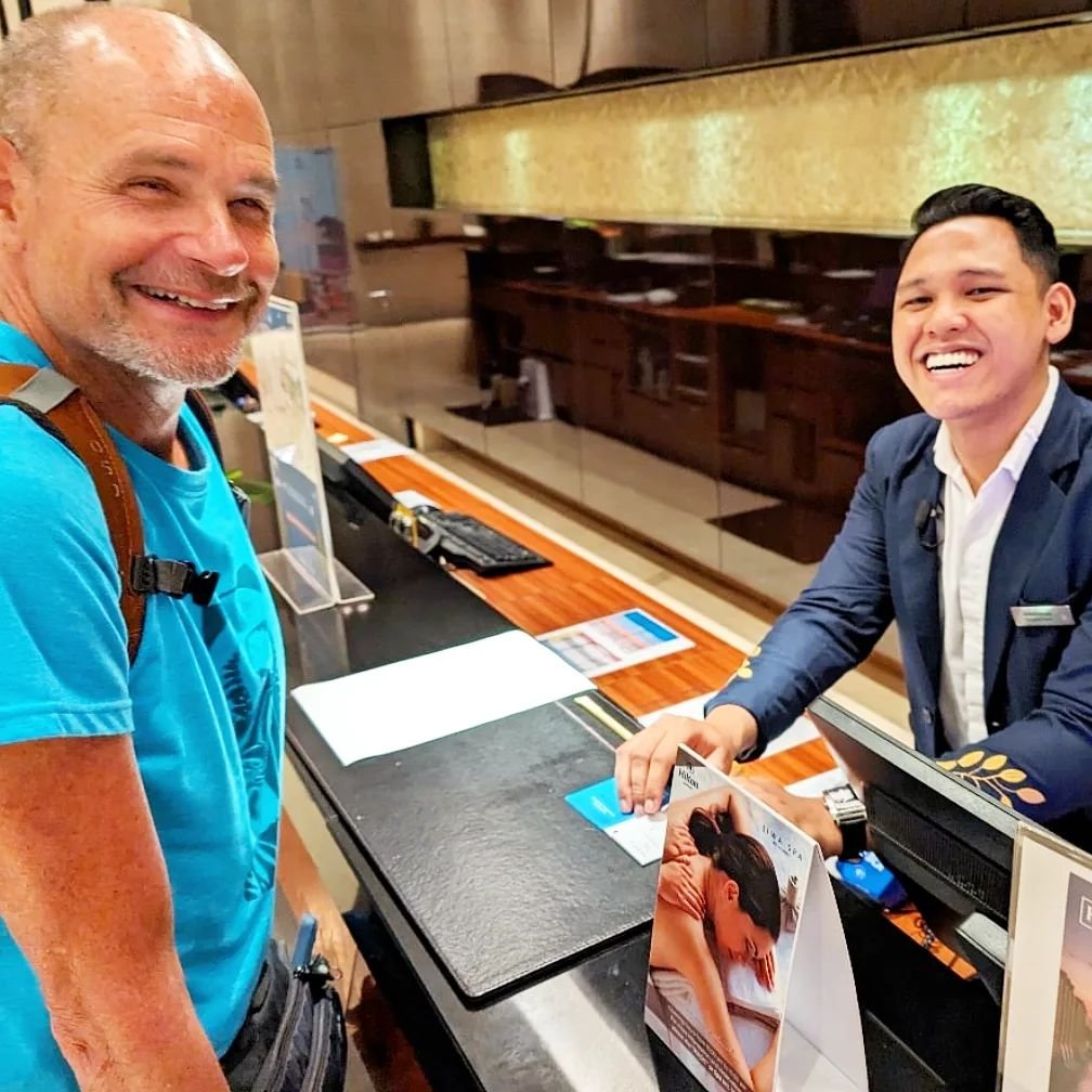 It's possible to stay just 15 hours in a hotel and leave with surprisingly lasting memories! ❤️ Indonesia's Hilton Bandung delivered! After a stunning train ride across central Java we arrived at the Hilton where we were cheerfully upgraded to a nice