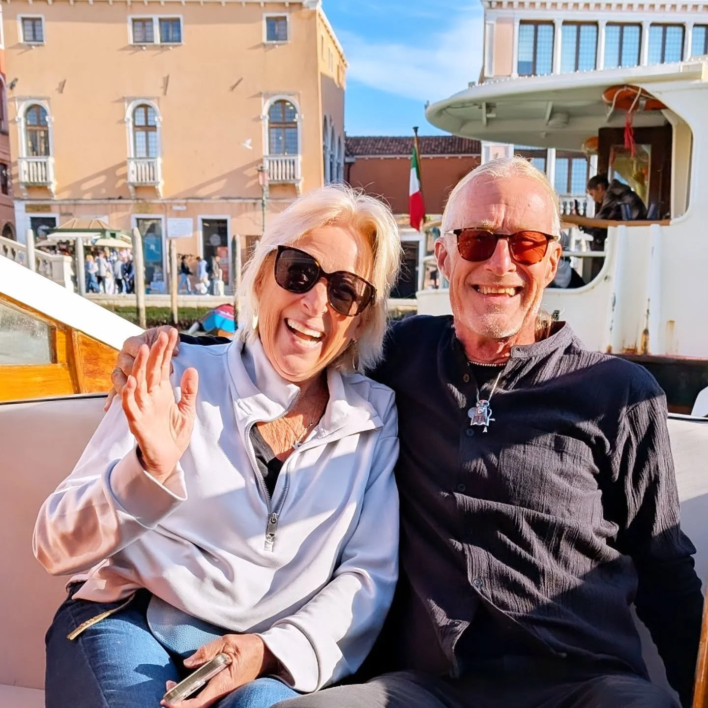 We continue to create new travel memories with Wanda and Dolly! 💕 They're such a fun couple to be with! 👍🏽💗👍🏽
We arrived in beautiful Venice after a four hour train ride from Rome and our Airbnb apartments are just 45 seconds away from each oth