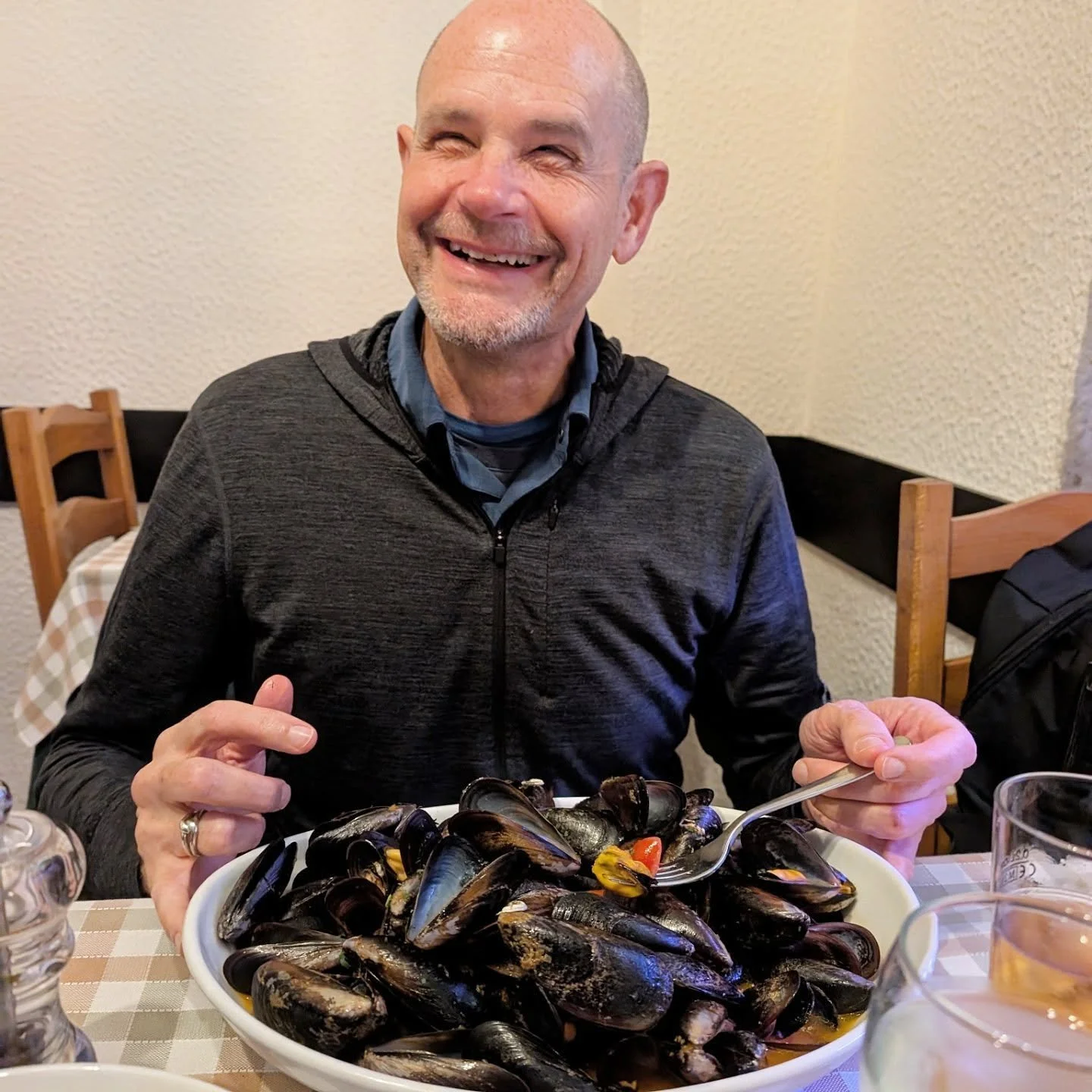 Italian food in Lake Como! OMG! 🇮🇹😋🤤❤️
Dinner last night with Paul and Wanda at La Griglia was excellent!  It was the largest order of mussels ever and they were super delicious and fresh! 
We all agreed that their tiramisu was in our &quot;Top F