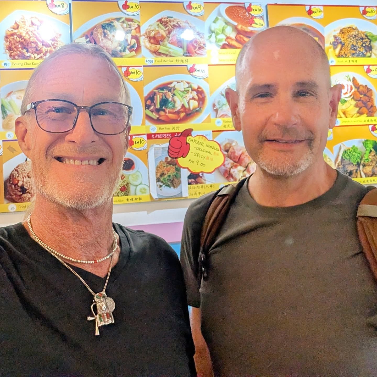 After a very busy three months of travel we're happy to SLOW down in Georgetown Malaysia! 🙏🏽🇲🇾
It's so easy to find excellent vegetarian food in a delightful neighborhood. And no, we don't eat durian fruit! 🤣🫰🏽😂
So far we've appreciated manic