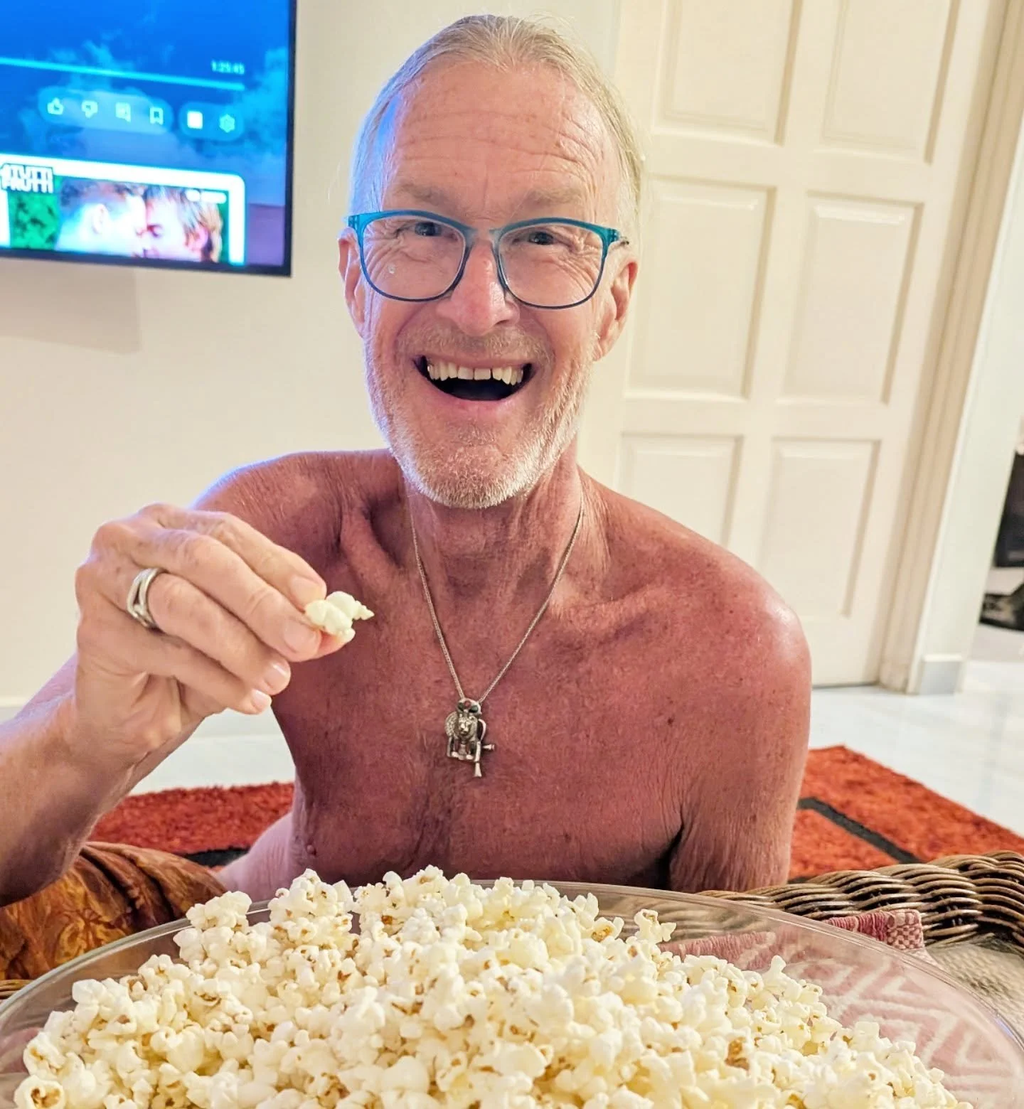 POPCORN 🍿🍿🍿🙏🏽🍿🍿🍿 makes us happy! It's been over six months since we made our own popcorn!  As full-time travelers we become so grateful for the little things that many people take for granted! ❤️ #popcorn #gratitude #loveisallaround #travelbl