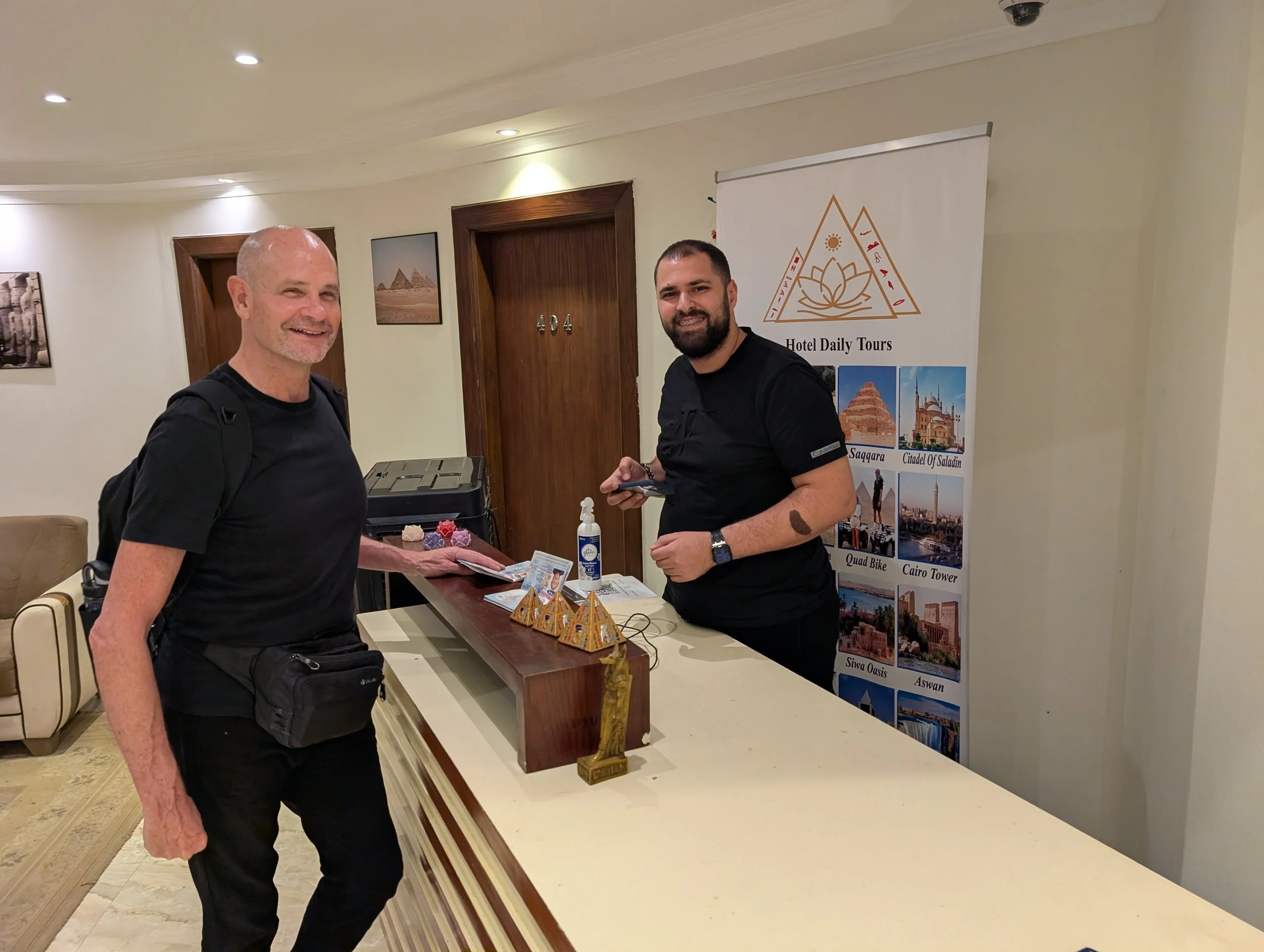 07hotel-frontdesk.jpg