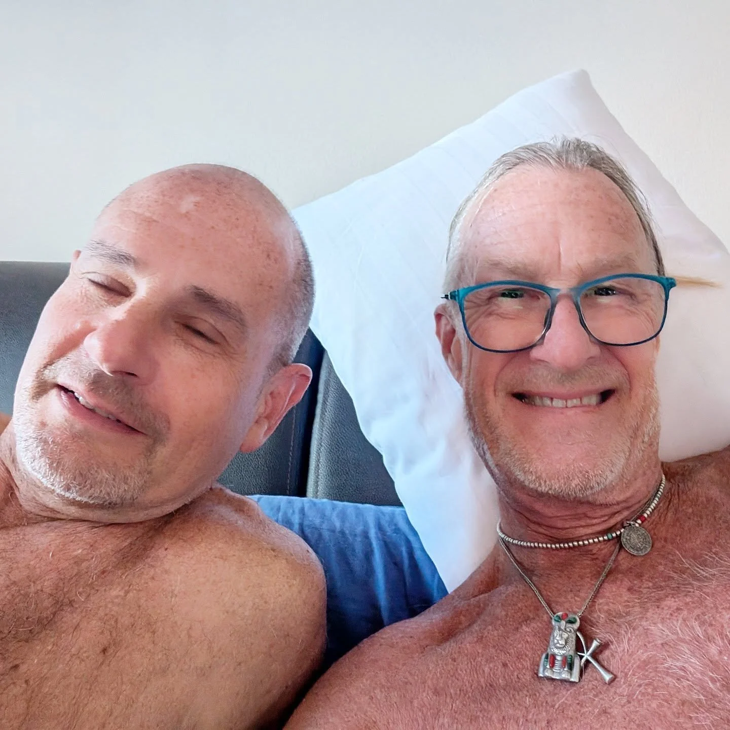 Still smiling but not on the inside! 😵&zwj;💫
Four days ago Rich and Paul had good one hour Thai foot massages at a men's spa in Pattaya. 
Rich's mistake was allowing him to finish up with an aggressive neck massage. 🚫Red alert! 🚫NEVER AGAIN! 🚫
F