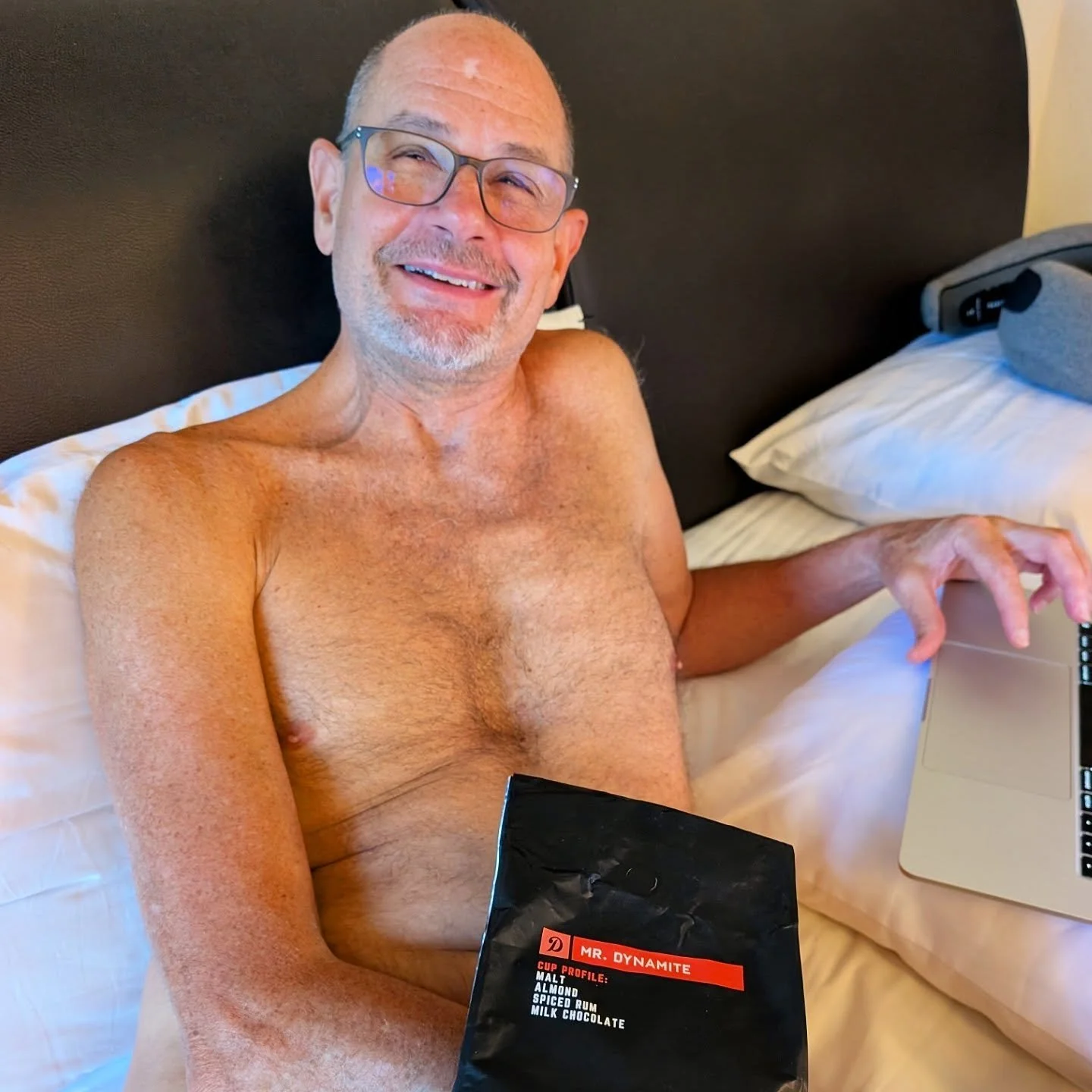 Another Hotel Guys First! 🔔
We bought a kilogram of Dimattina Australian coffee beans in Georgetown Malaysia... And now we're drinking our freshly ground 🌞 "Mr. Dynamite" this morning at the Dragonfly Naturist Village in rural Pattaya Tha