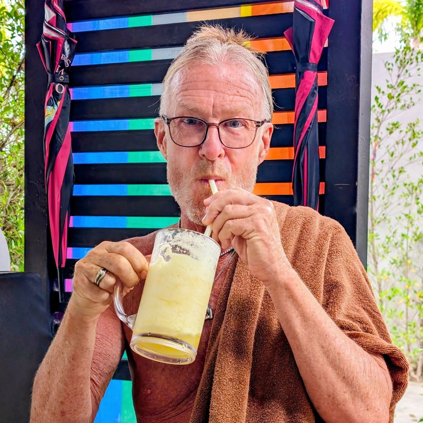 Anyone else want to join us for a naked pineapple smoothie?!☮️🌞❤️
🍍💛🍍#travelblogger #pineapple #travelpodcast #podcast #travel
👨🏻&zwj;🤝&zwj;👨🏼 Hotelguys.com 
🌏 Global Hotel Guys on Facebook 
🎉 Global Hotel Guys on YouTube