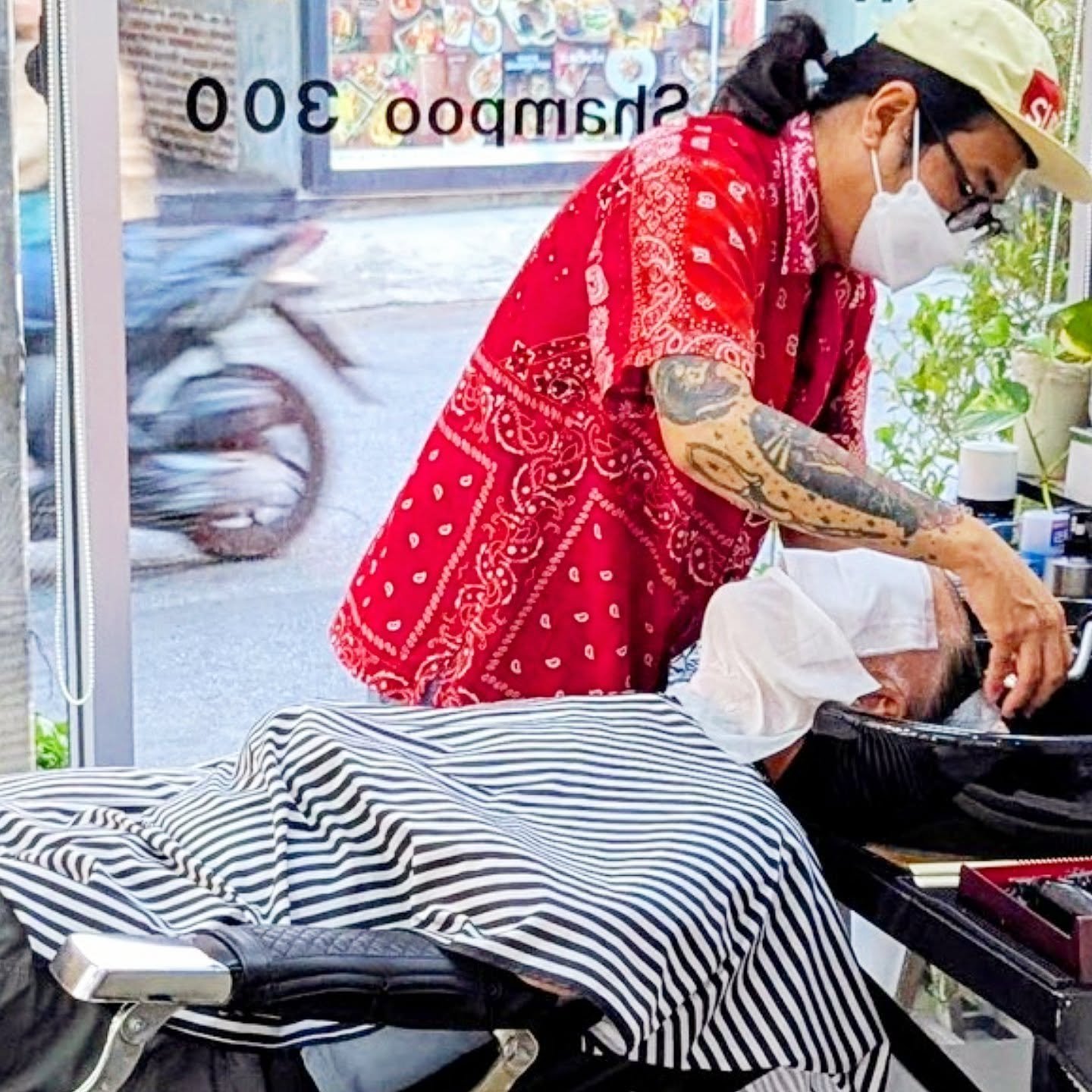 😂🤣 No! Rich is not getting a facelift!! 🤣😂 
He had a cut, shave and wash for under ten bucks! 🙏🏽 #tuneuptown #chiangmai #travelnomads #travelblogger #travelpodcast 
👨🏻&zwj;🤝&zwj;👨🏼 Hotelguys.com
🌏 Global Hotel Guys on Facebook 
☮️ Global 