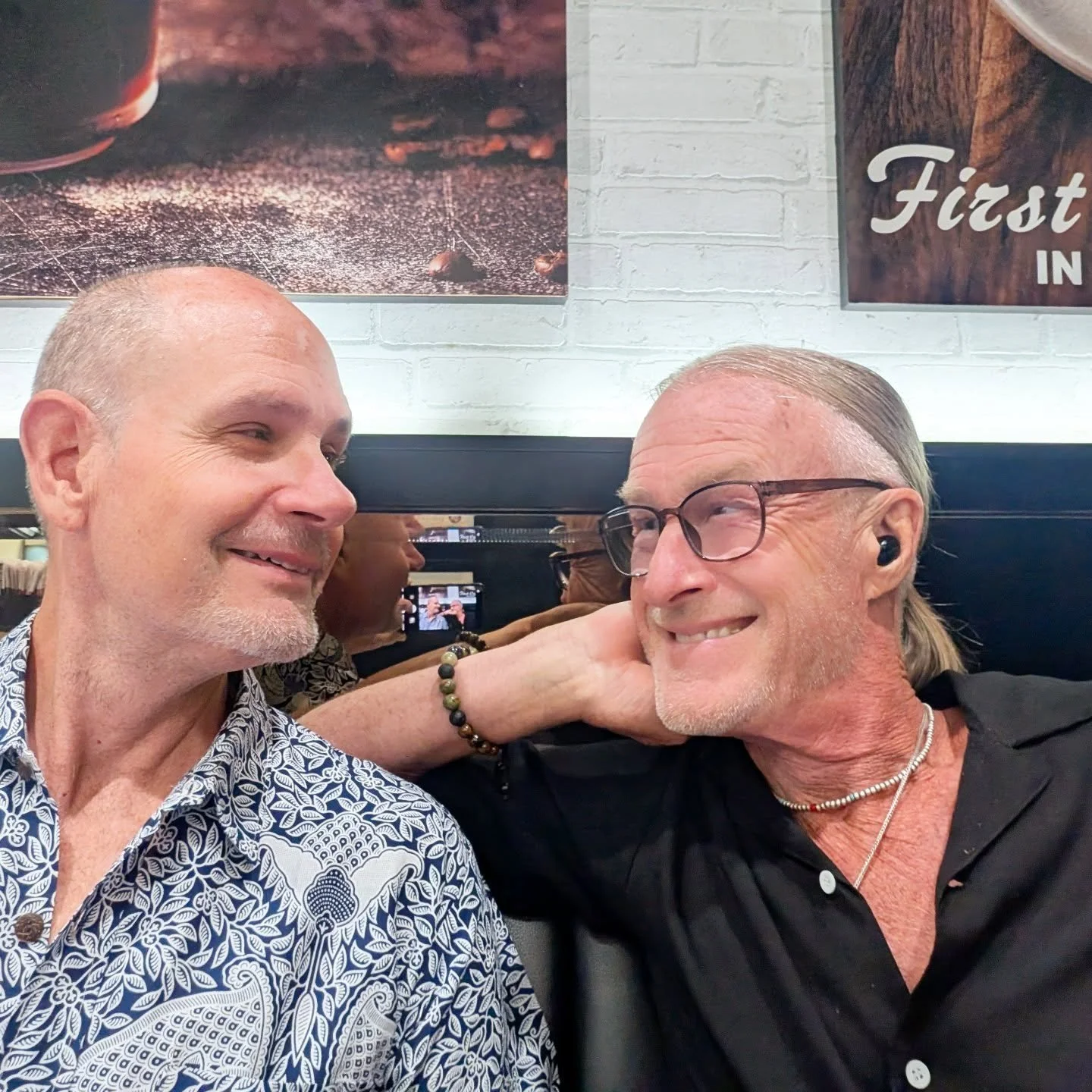 After three weeks in Chiang Mai, Thailand we're heading to Bangkok for a week! 💜🇹🇭💜
#thailand #travelblogger #loveislove #podcast #travelmemories 
👨🏻&zwj;🤝&zwj;👨🏼 Hotelguys.com
🌏 Global Hotel Guys on Facebook 
🛫 Global Hotel Guys on YouTub