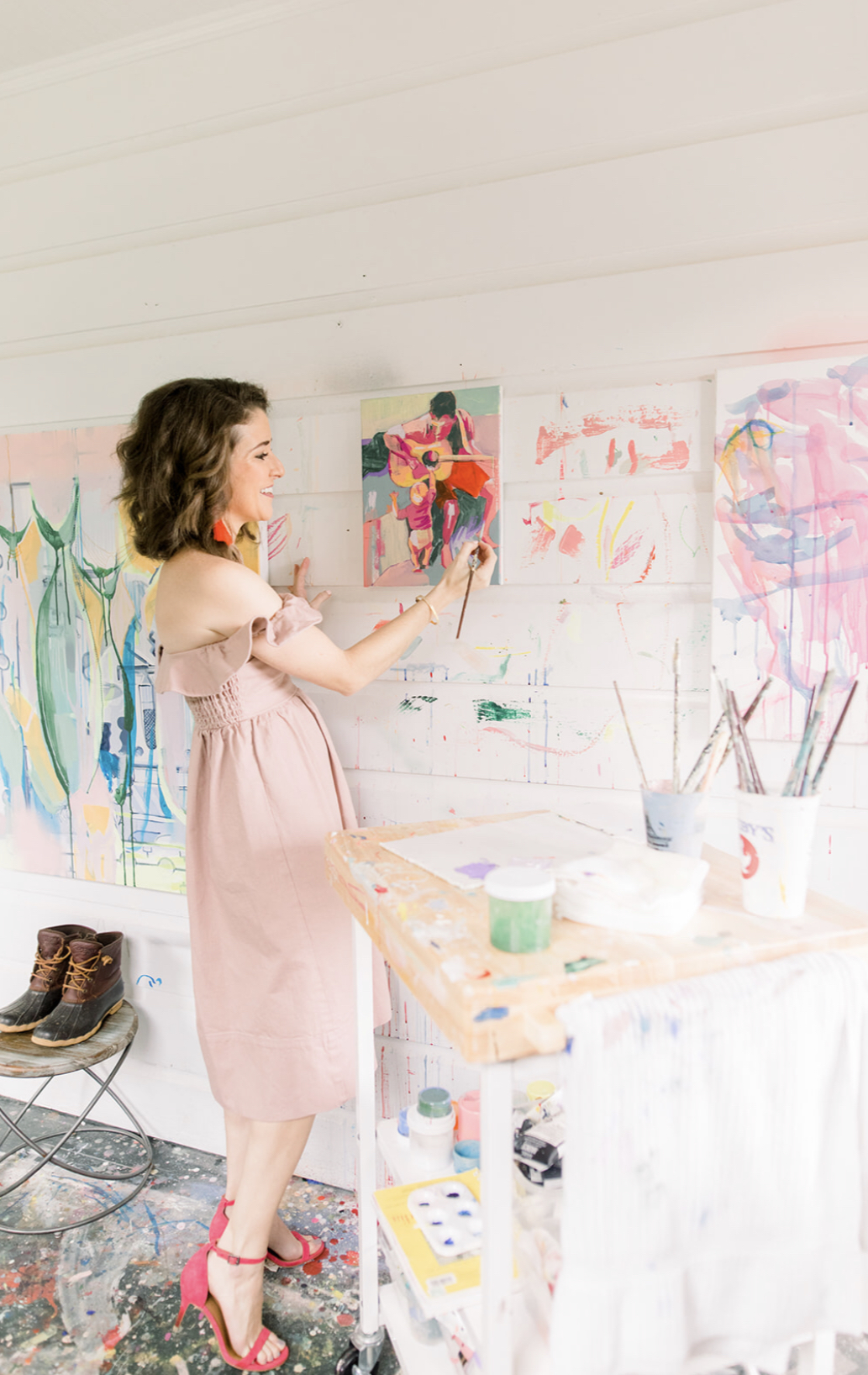 Kimberly Zukley, fine artist and fashionista (EVEN IN THE STUDIO!), painting away! Listen to her story on the Positively Creative Podcast