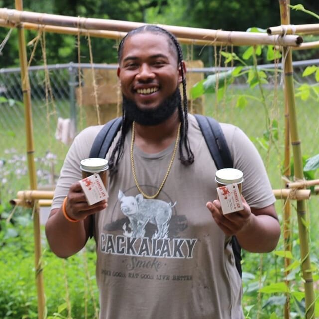 Jam makes people smile! Thanks for showing us around your community garden @kingsapron &hearts;️ The Belvedere Peace Garden is beautiful. Shout out to our models @djcamchristian of @officialplantlanta and @_danielmobley of @thymetoparty 😂😍🍓🍋&hear