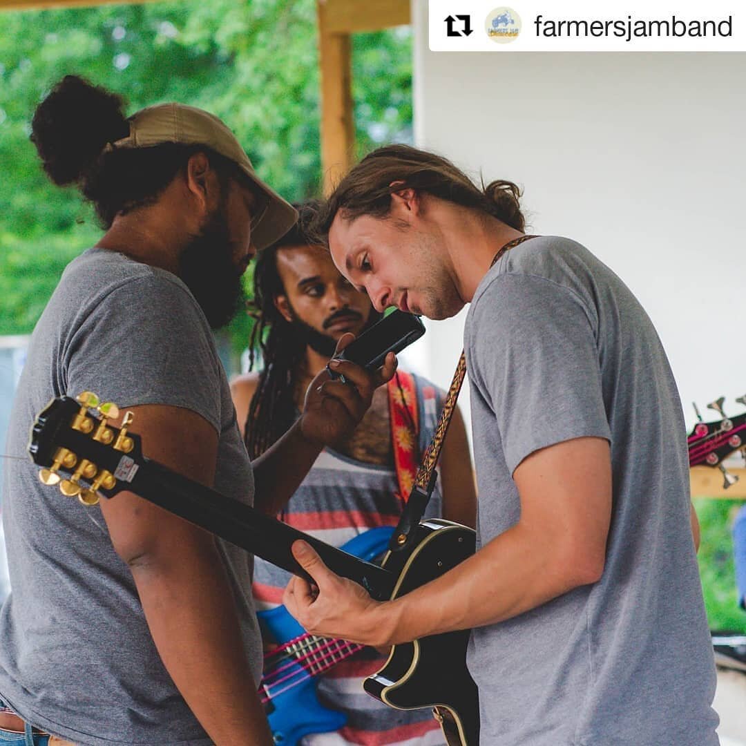 Come get in tune with @farmersjamband THIS SATURDAY at Urban Sprout Farms! 🌕🌕🌕 Link in bio 🚜🍑❤️ #fullmoonfarmersjam #farmersjam #farmingispublicservice #atlantafarmers #Repost @farmersjamband (@get_repost)
・・・