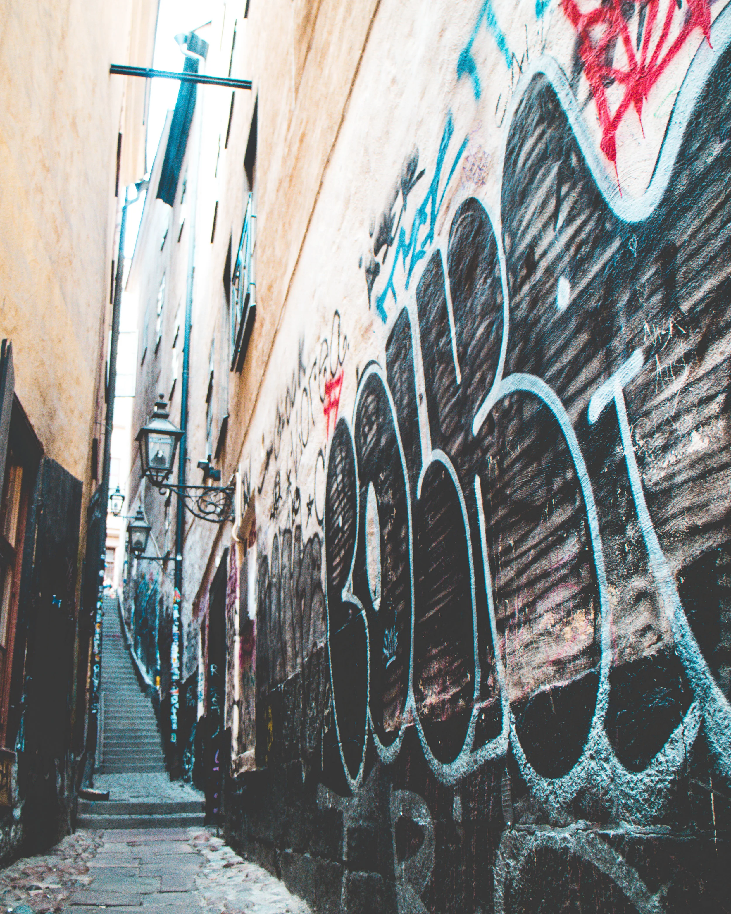 Gränd i gamlastan/Alley in the old town