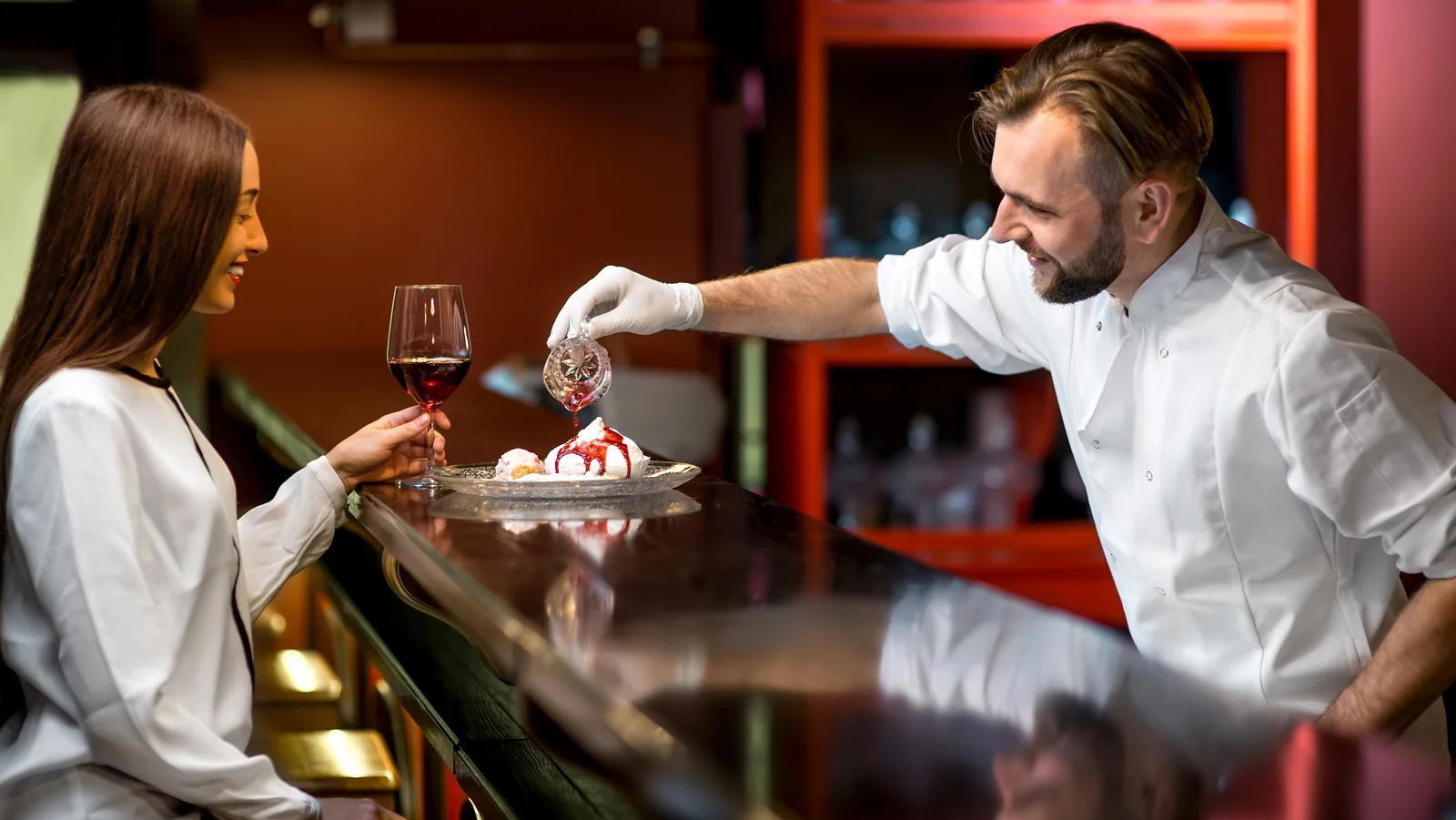 chefcookservingdessertto_355659.jpg