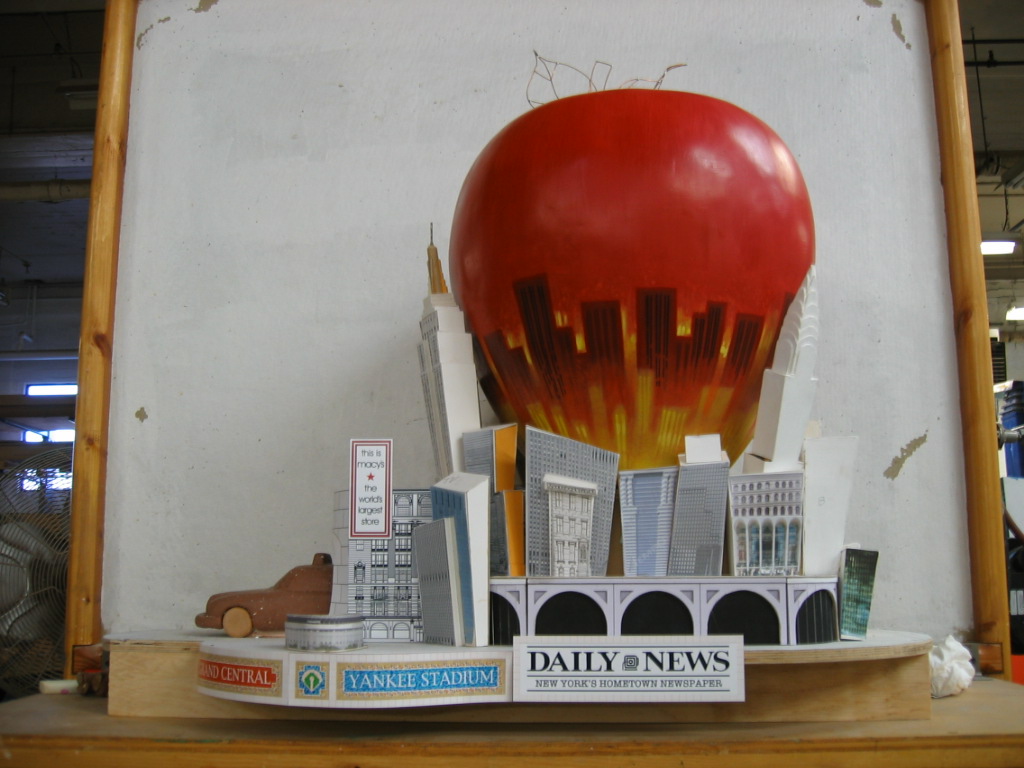 Daily News "Big Apple" Float - 1/2" Scale Model Macy's Thanksgiving Parade