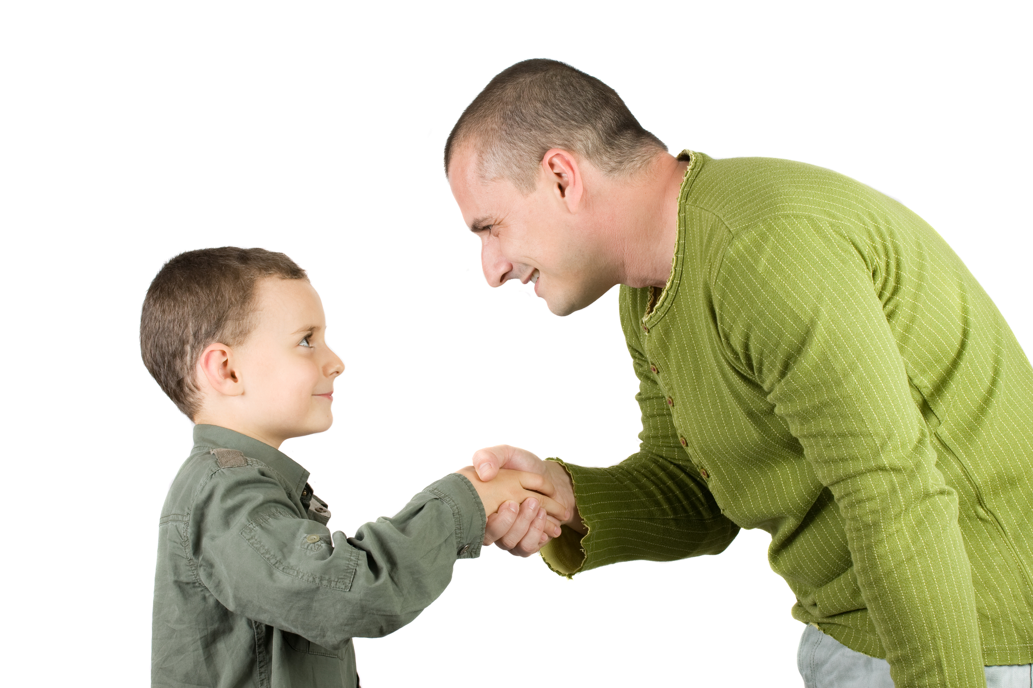 Неуважение отца к сыну. Уважение к ребенку. Ребенок здоровается со взрослым. Дети здороваются. Уважение личности.