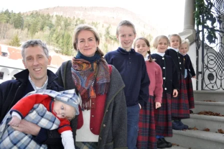 The-Newton-Family-I-compressed.jpg