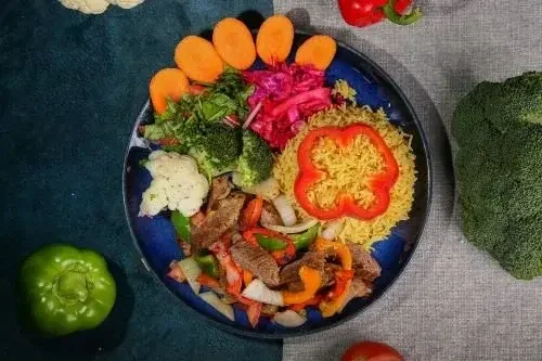 Colorful bowl of food symbolizing the wisdom of personalized nutritional therapy with Daisy Fields Company.
