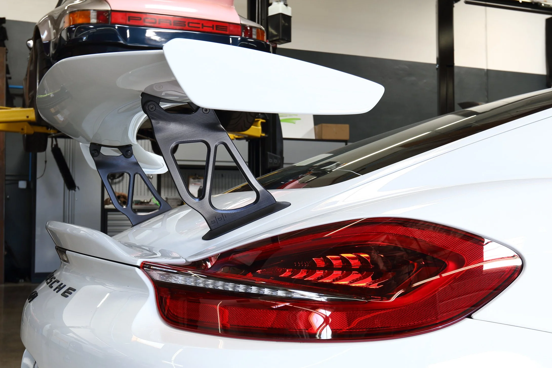 BBi Porsche 981 Cayman GT4 Extended Wing Uprights