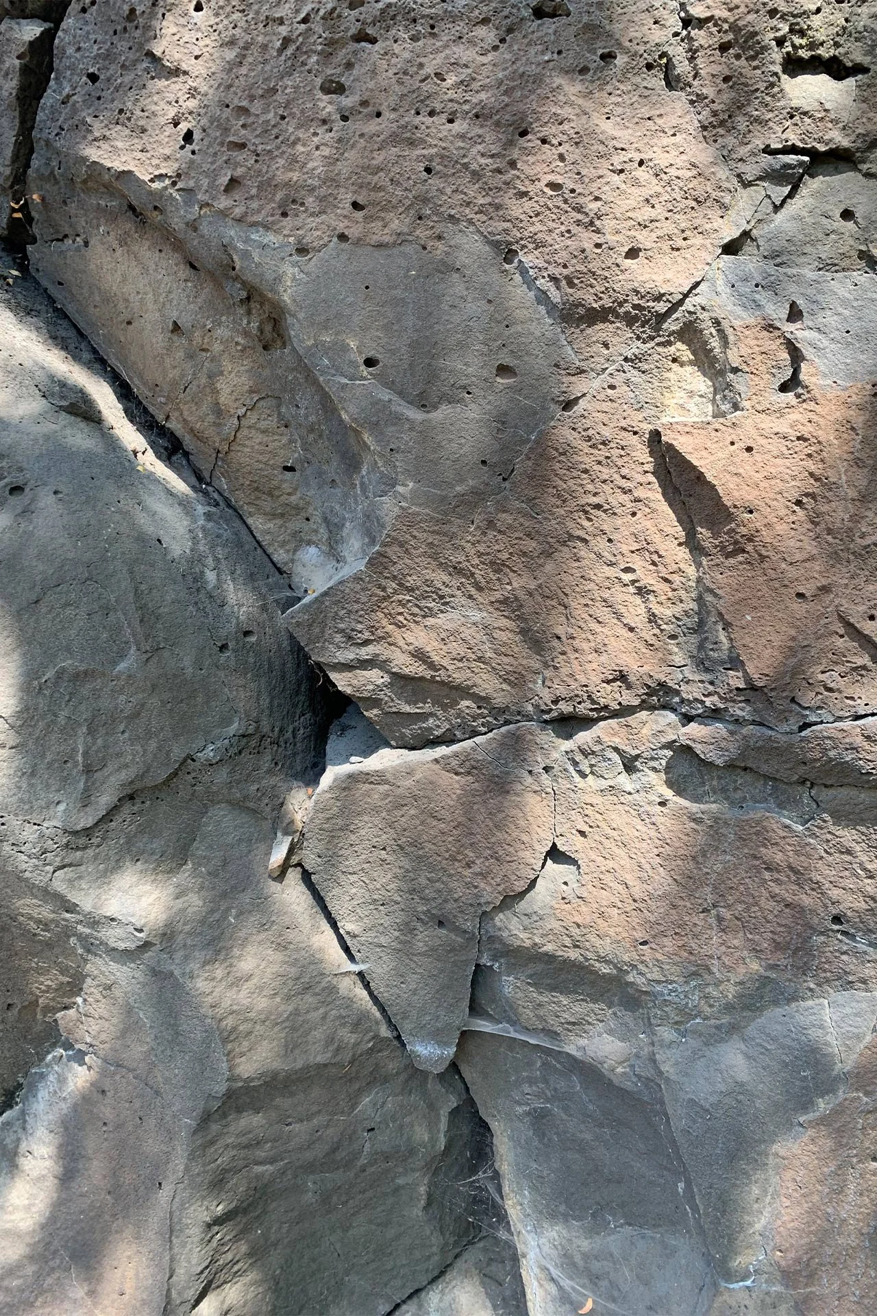 Deschutes River House_stone.jpg