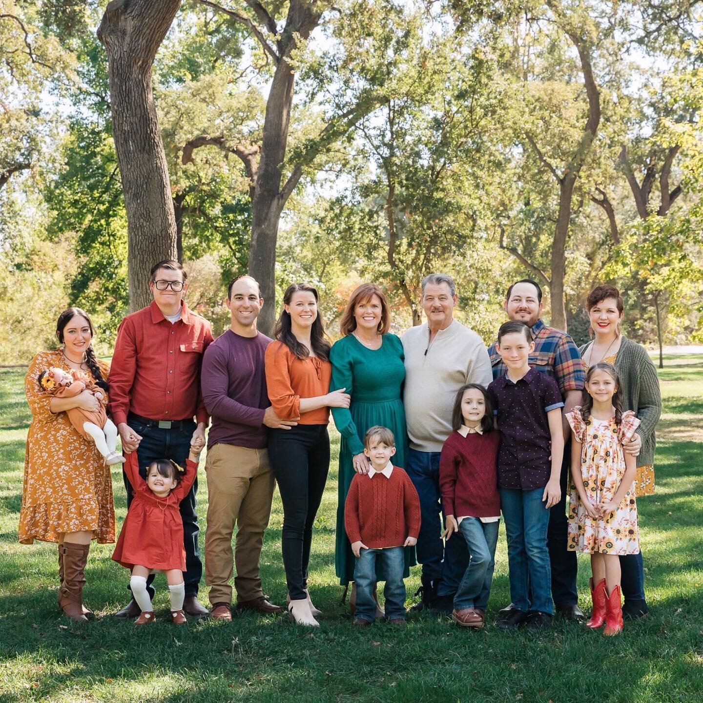 I had a wonderful time photographing this fun and loving family! Thank you so much for having me, I&rsquo;m so honored to have captured these memories for you all. 
&bull;
&bull;
&bull;
&bull;
#tracycaphotographer #cristinaperezphotography #extendedf